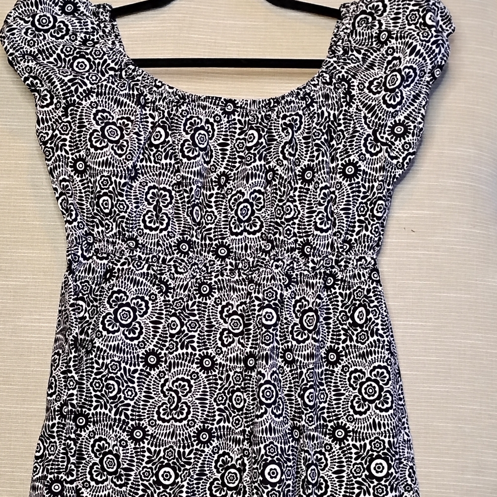 Alexis Monochrome Floral Midi Dress Size M, NWOT